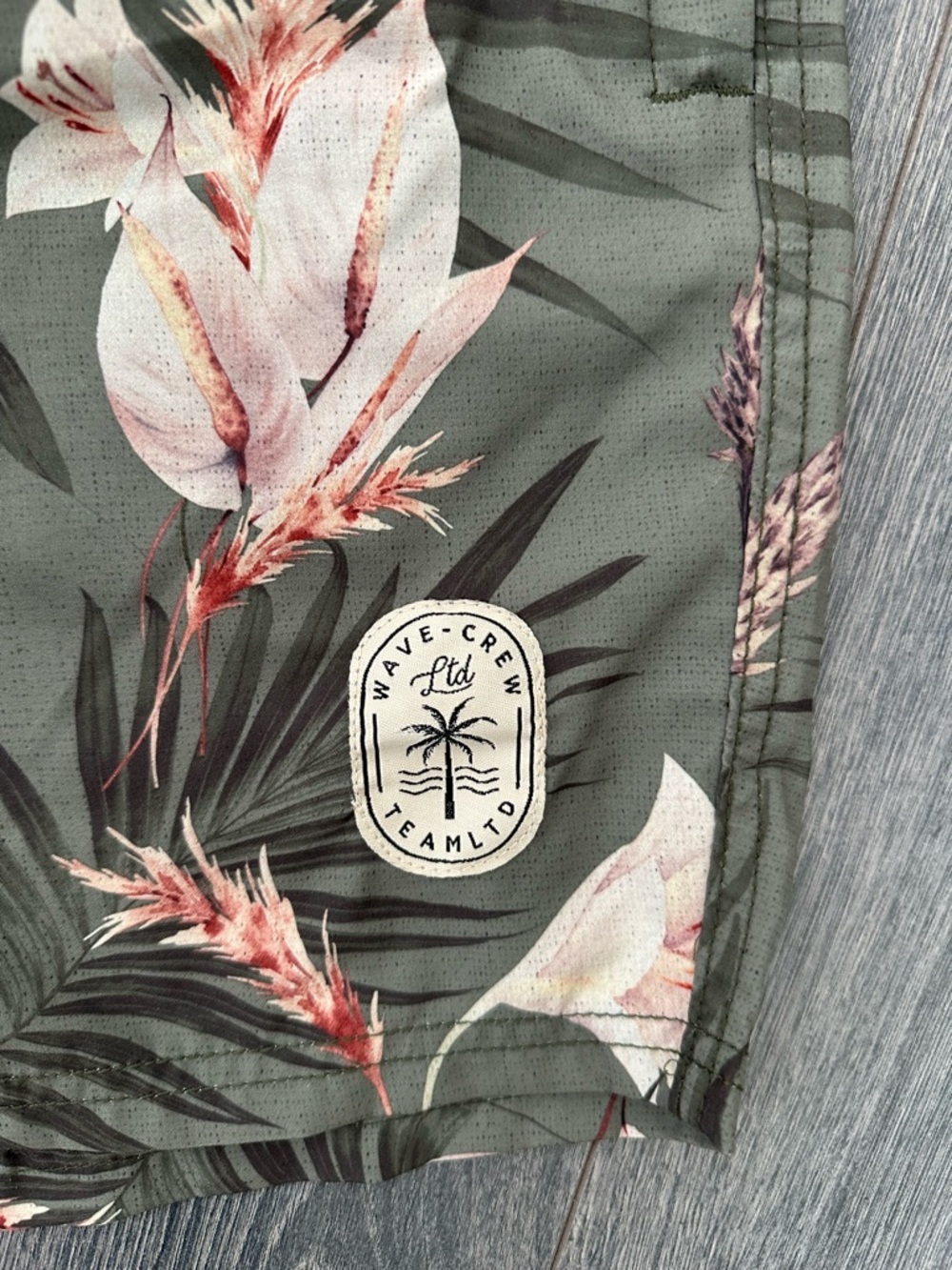 NWOT Men’s TeamLTD Tropical Floral Print Vacation Swim Board Shorts Olive Green - Picture 4 of 7